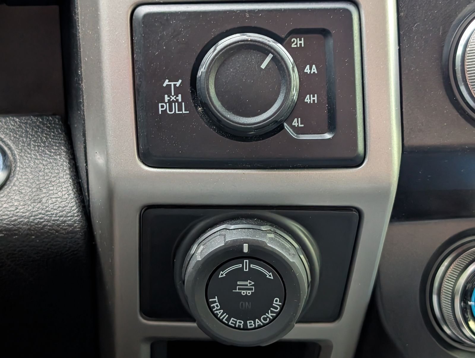 Used 2020 Oxford White Ford Lariat image 23