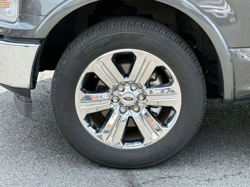 Used 2018 Gray Ford Lariat image 12