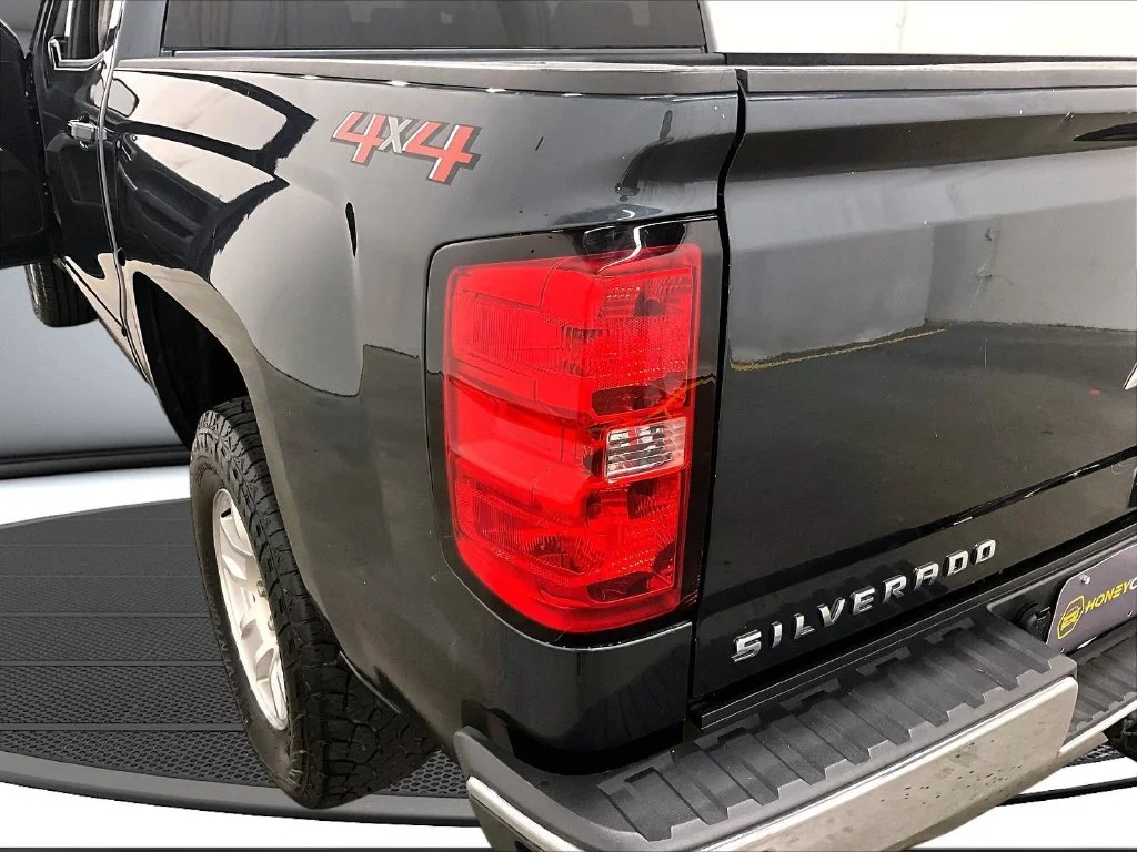 Used 2018 Gray Chevrolet LT image 23