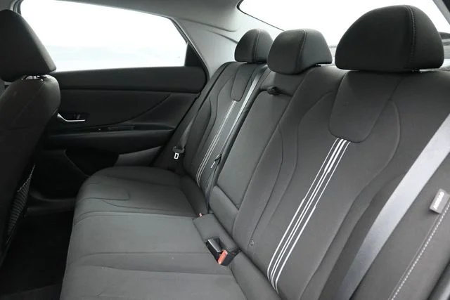 Used 2025 White Hyundai SEL Convenience image 14