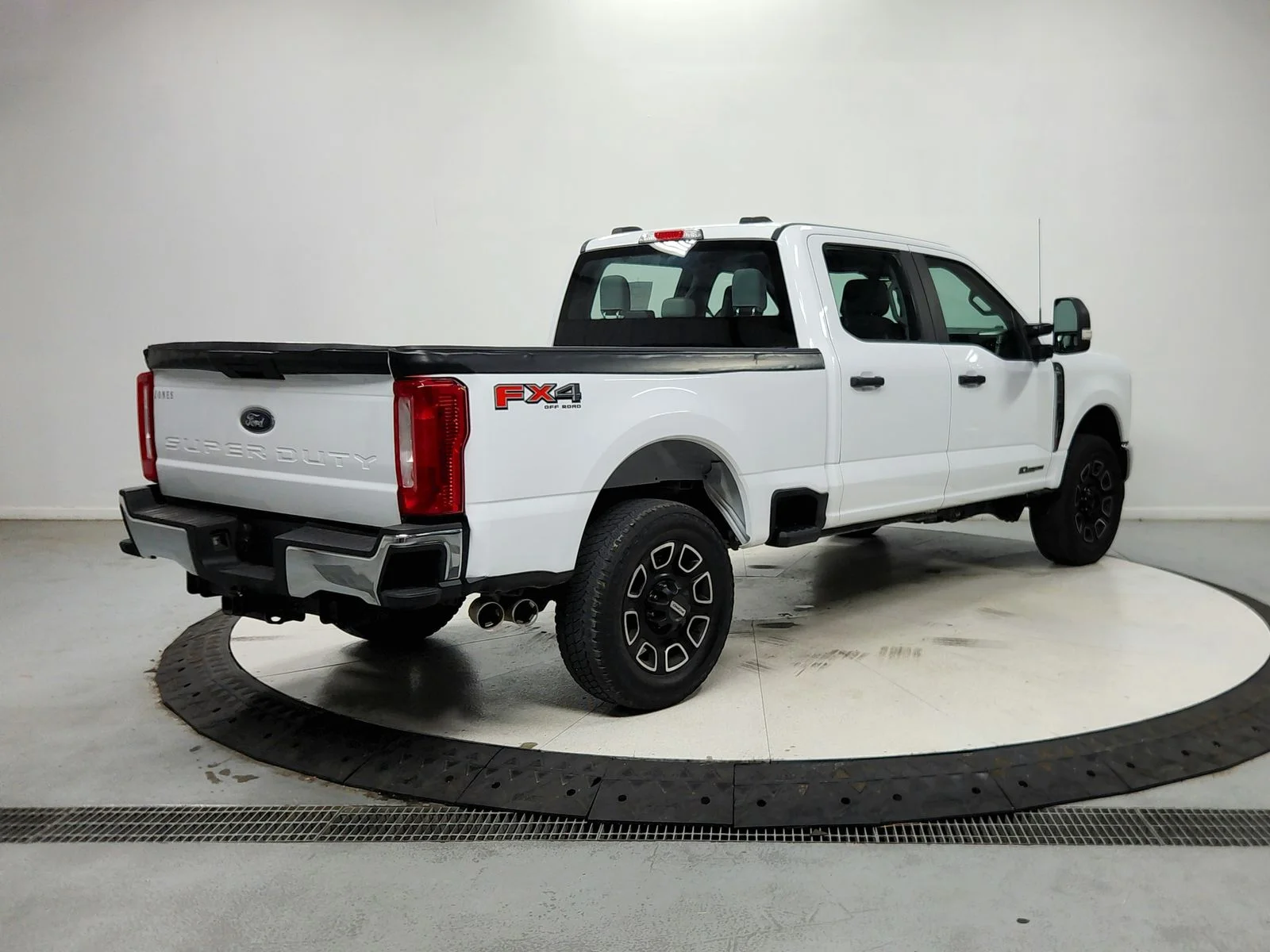 Used 2024 Oxford White Ford XL image 8