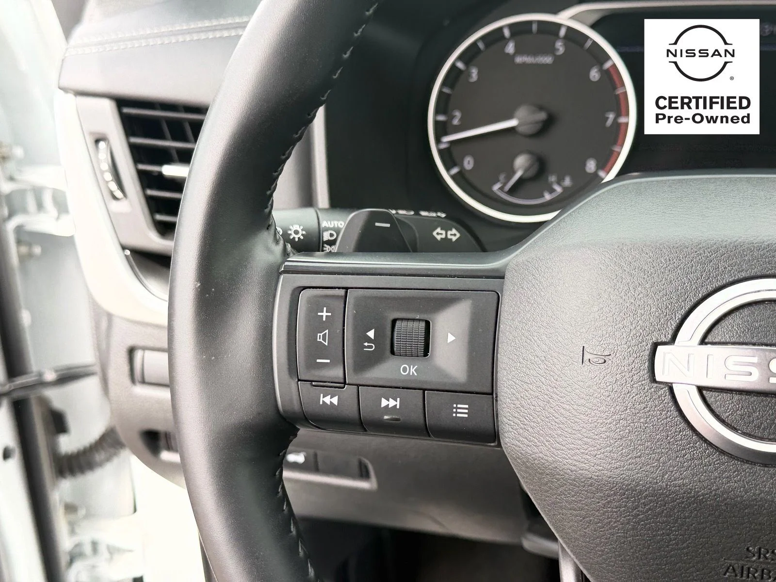Used 2025 Everest White Pearl Nissan SV image 20