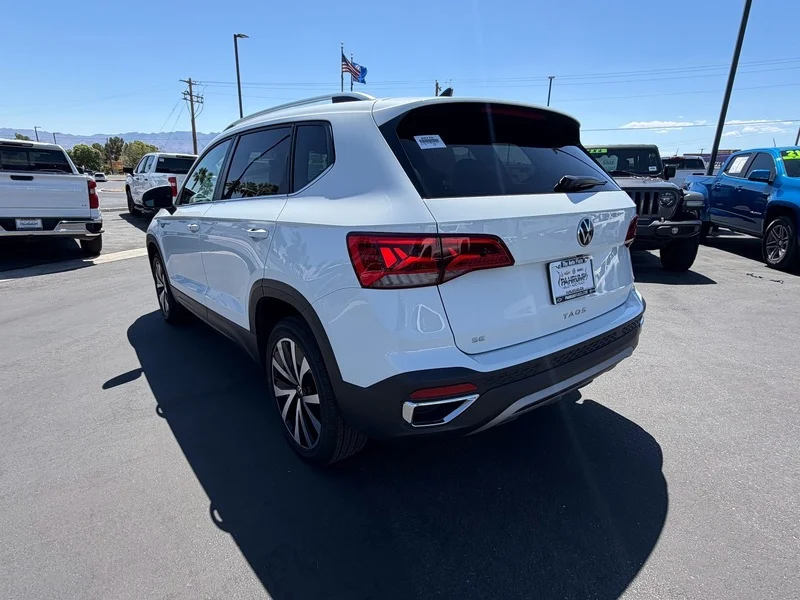 Used 2024 White Volkswagen SE image 5