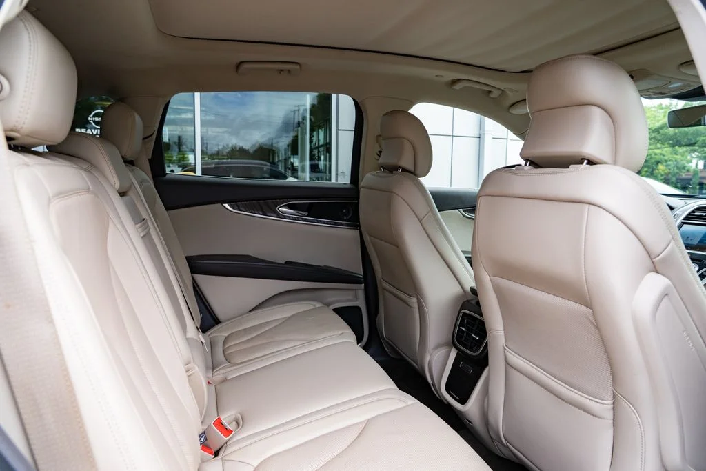 Used 2019 Red Lincoln Reserve image 25