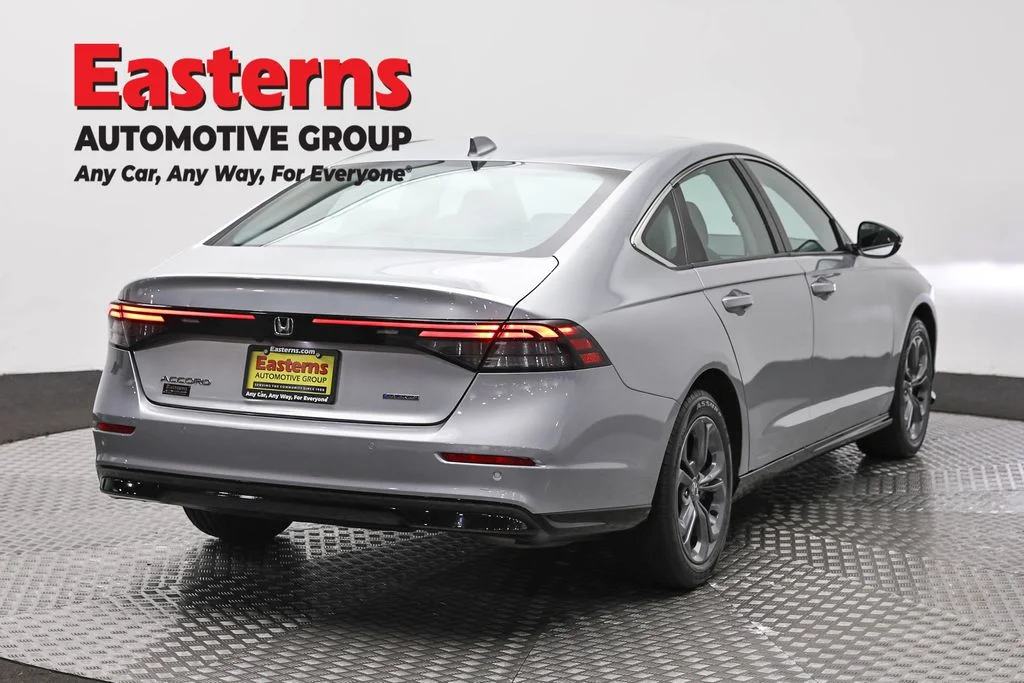 Used 2025 Silver Honda EX-L image 5