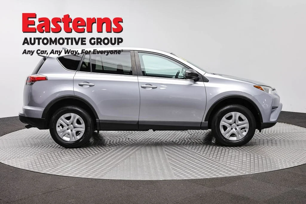 Used 2018 Silver Toyota LE image 4