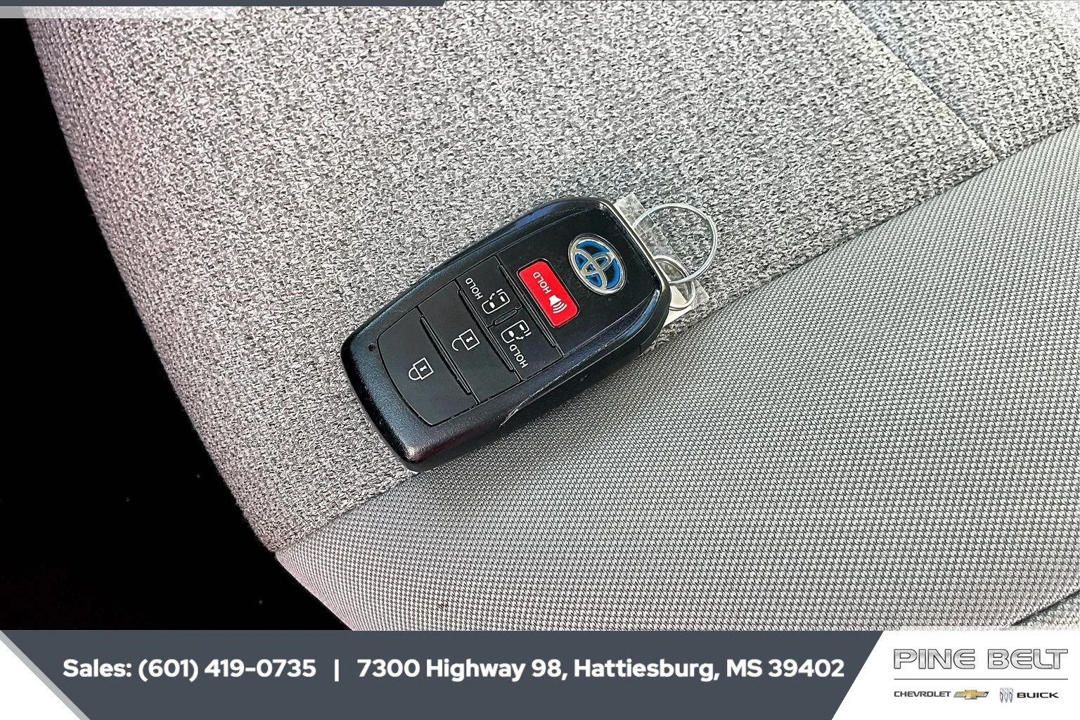 Used 2025 Ice Cap Toyota LE 8-Passenger image 9