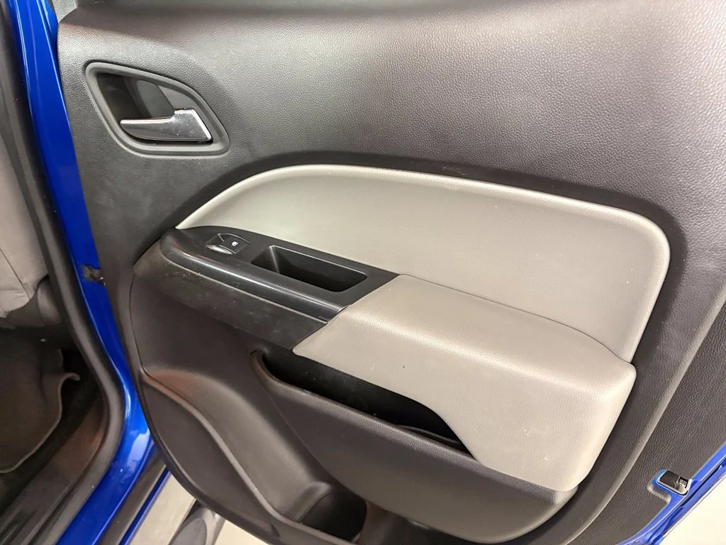 Used 2018 KINETIC BLUE METALLIC Chevrolet 2WD LT image 43