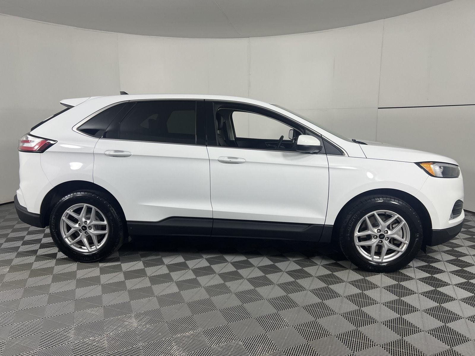 Used 2023 Oxford White Ford SEL image 11