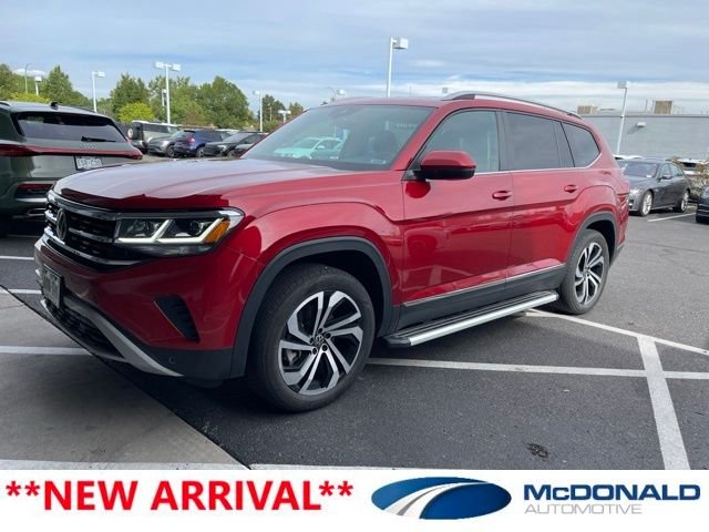 Used 2022 Red Volkswagen SEL image 1