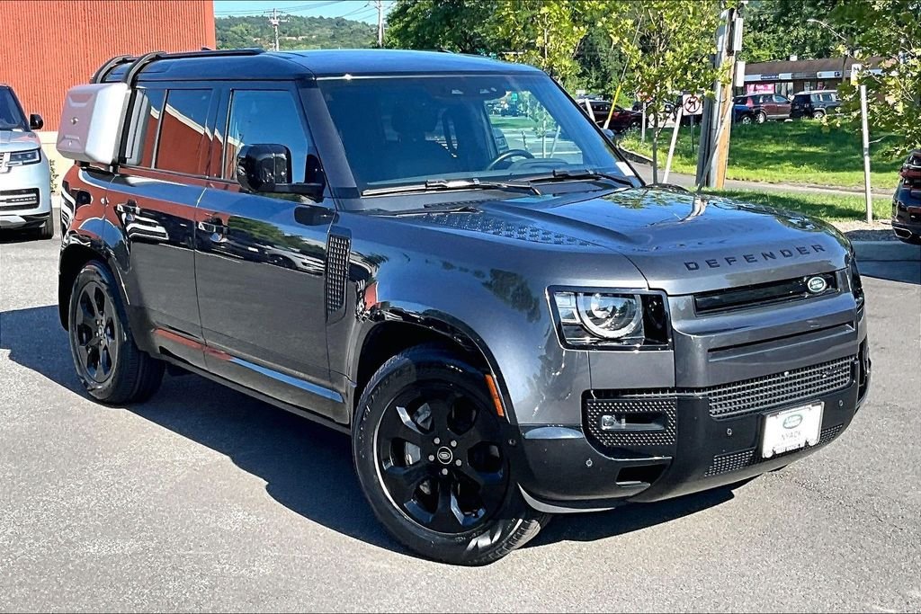 Used 2023 Gray Land Rover X-Dynamic SE image 11