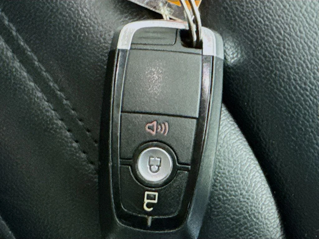 Used 2021 Red Ford SEL image 34