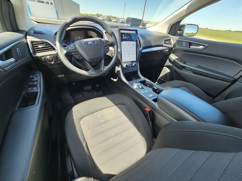Used 2024 Iconic Silver Metallic Ford SE image 11