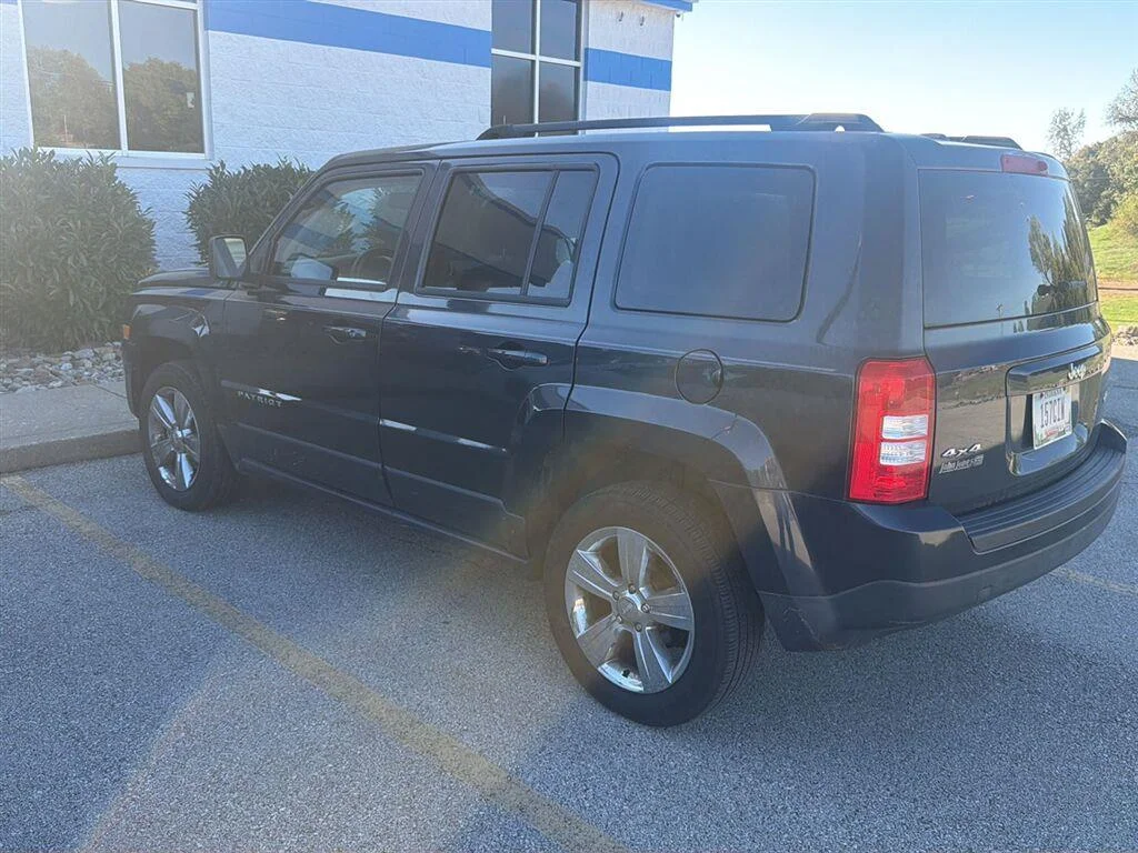 Used 2016 Black Clearcoat Jeep Latitude image 2