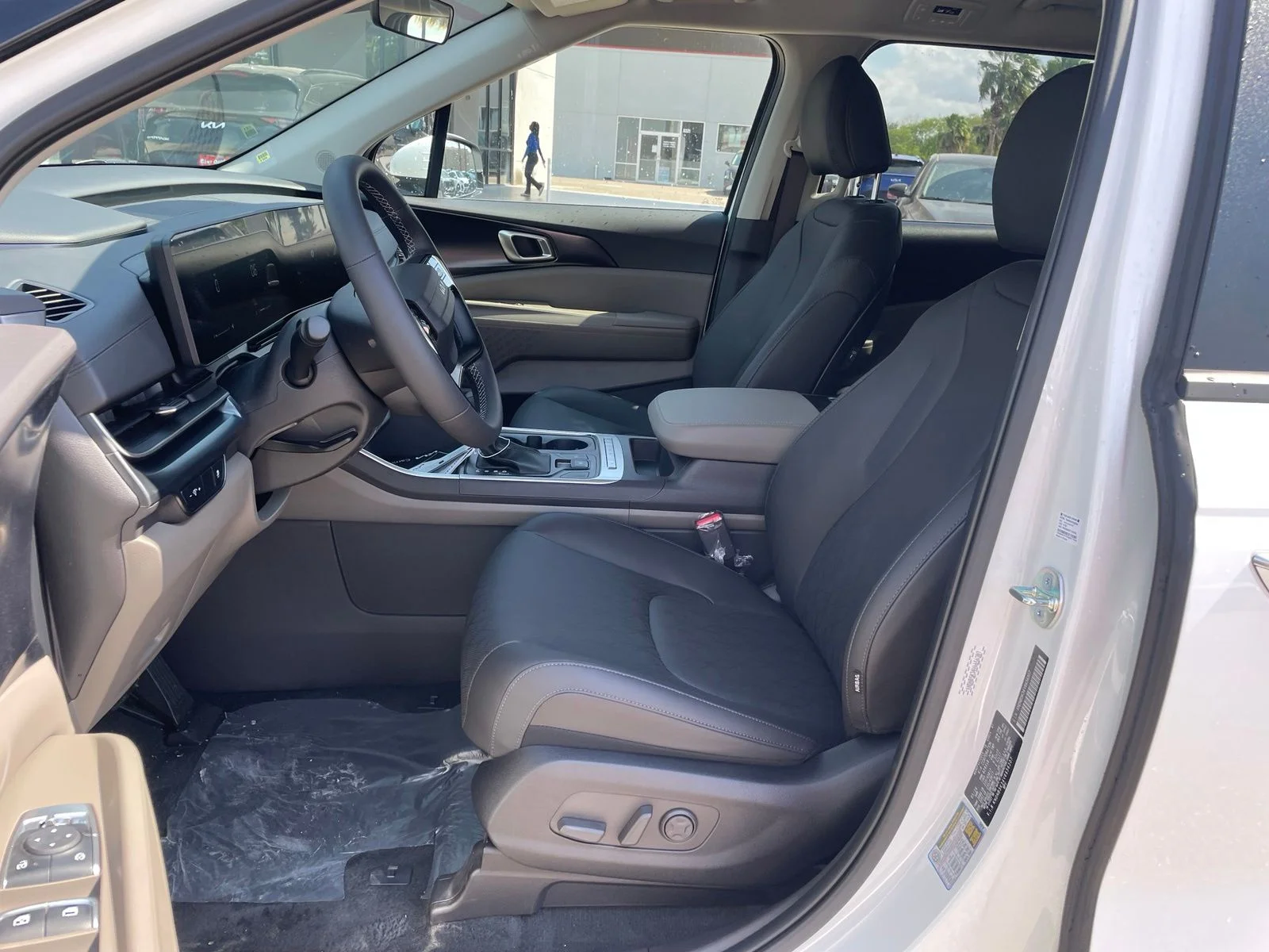 New 2027 White Kia LXS image 14