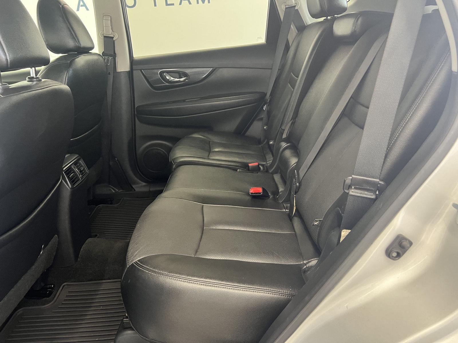 Used 2017 Brilliant Silver Nissan SL image 7