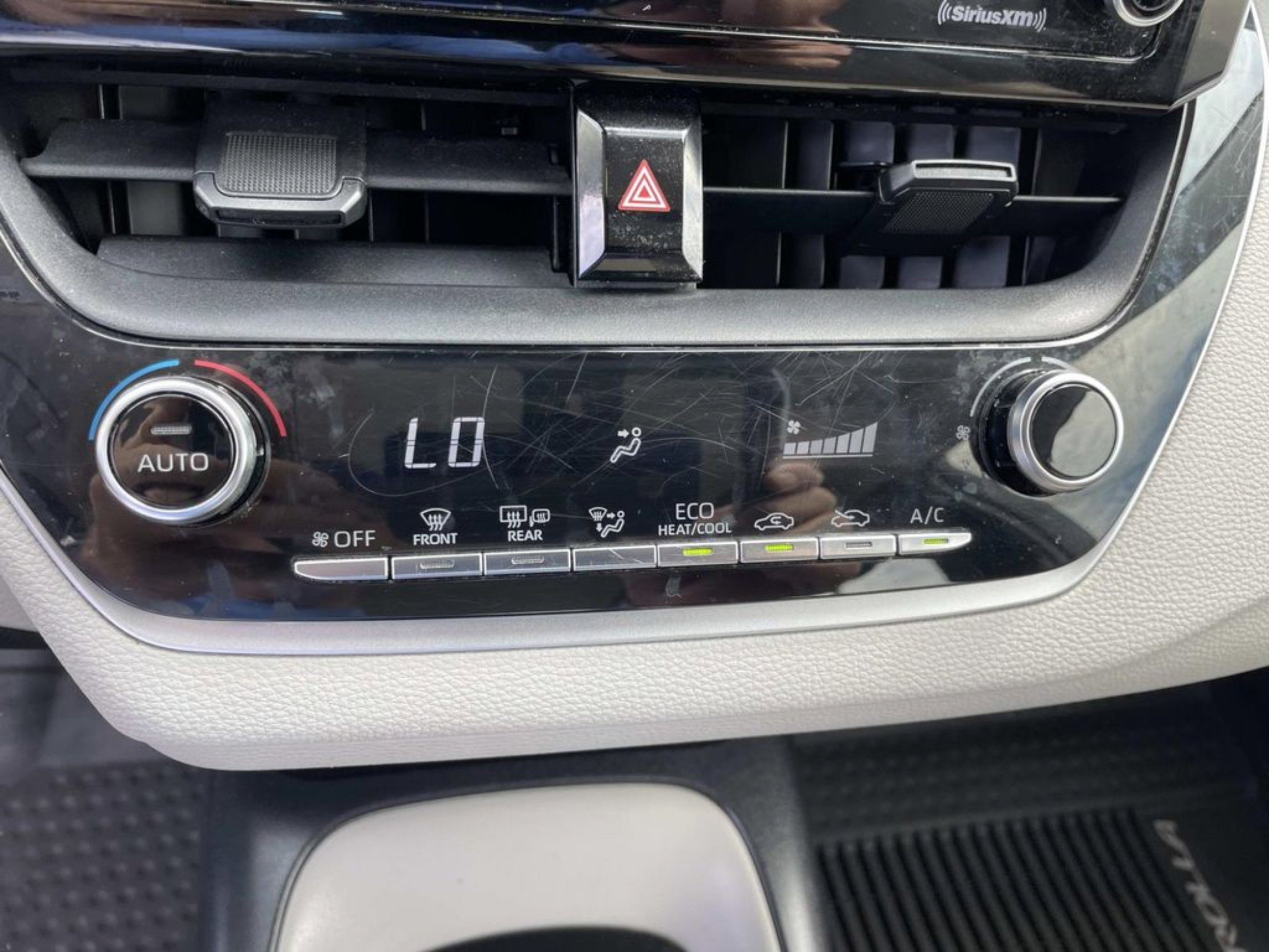 Used 2021  Toyota LE image 27