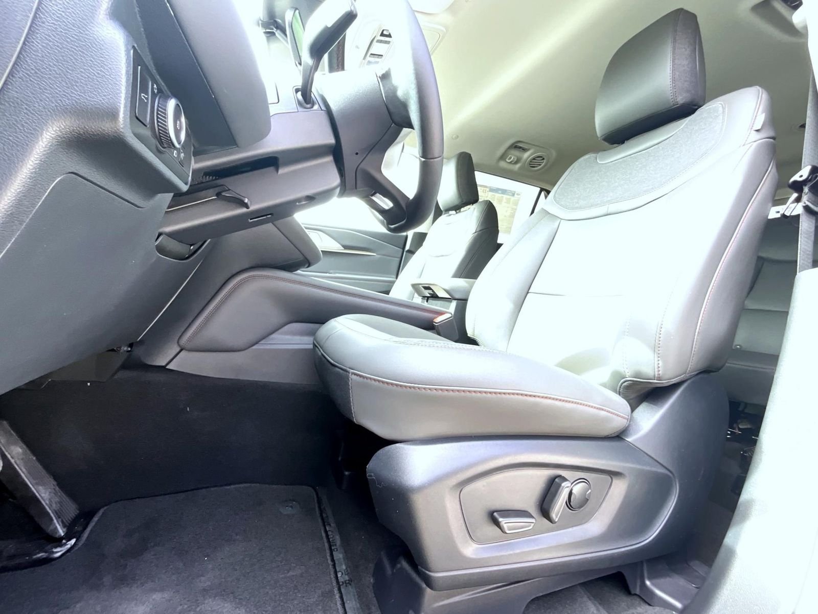 New 2026 Vapor Blue Metallic Ford Active image 10