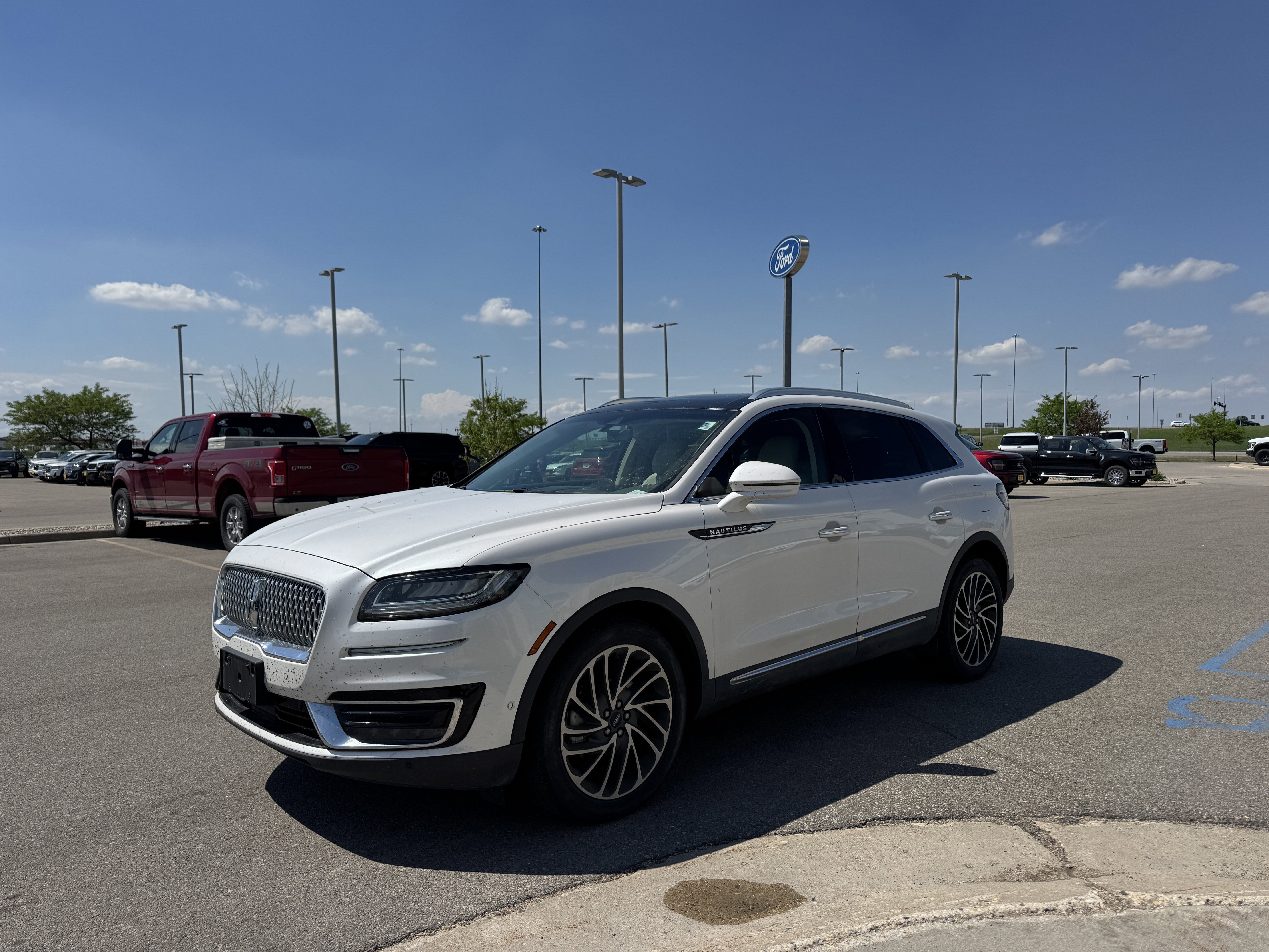 Used 2019 White Platinum Metallic Tri-Coat Lincoln Reserve image 2