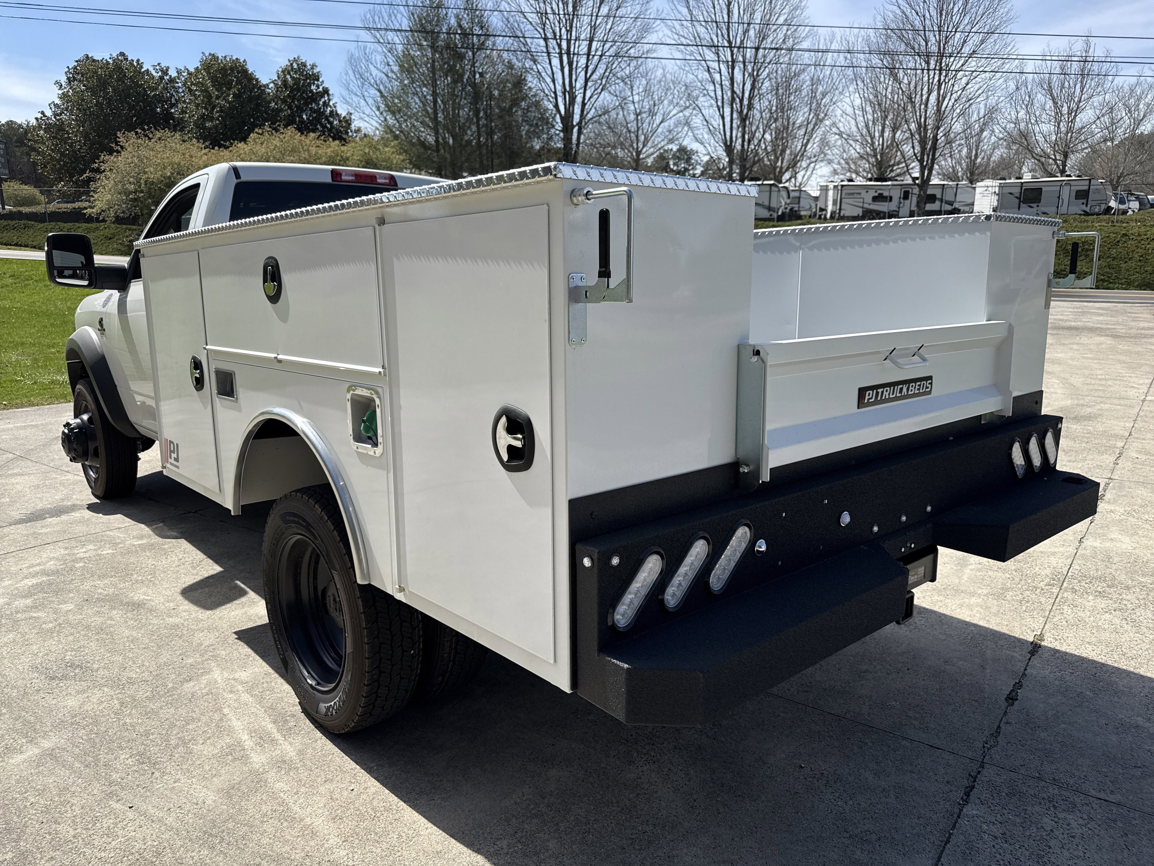 New 2026 Bright White Clear-Coat Exterior Paint RAM Tradesman image 5