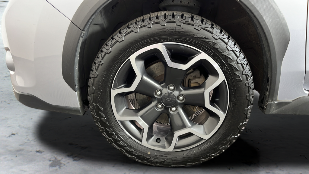Used 2014 Ice Silver Metallic Subaru 2.0i Limited image 40