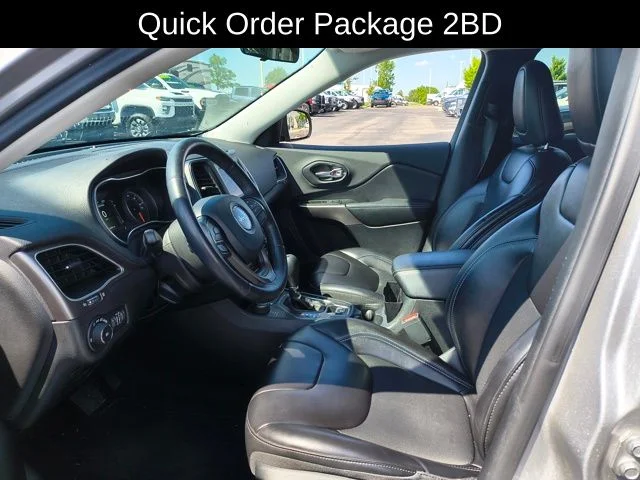 Used 2019 Silver Jeep Latitude Plus image 10