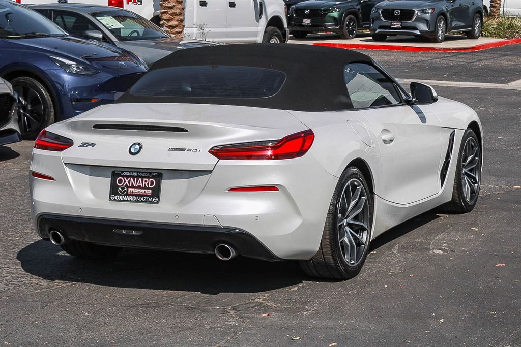 Used 2022 White BMW sDrive30i image 4