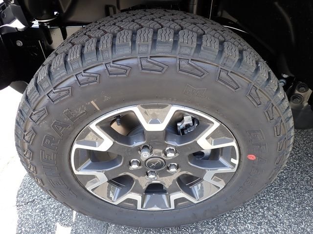 New 2026 Granite Crystal Metallic Clear-Coat Exterior Paint Jeep Sahara image 11