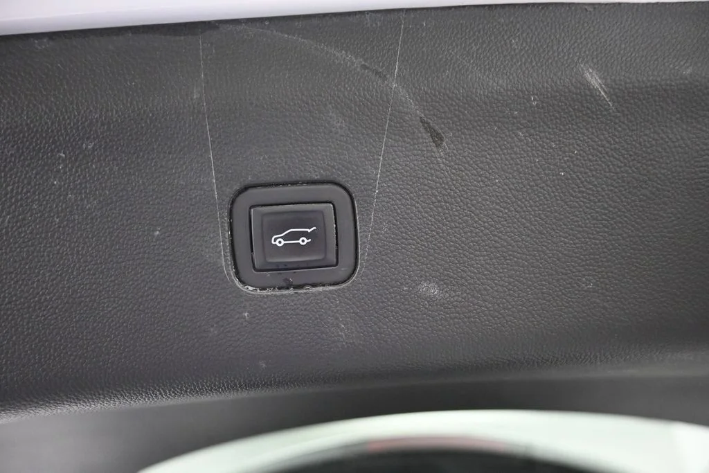 Used 2023 White Buick Essence image 14