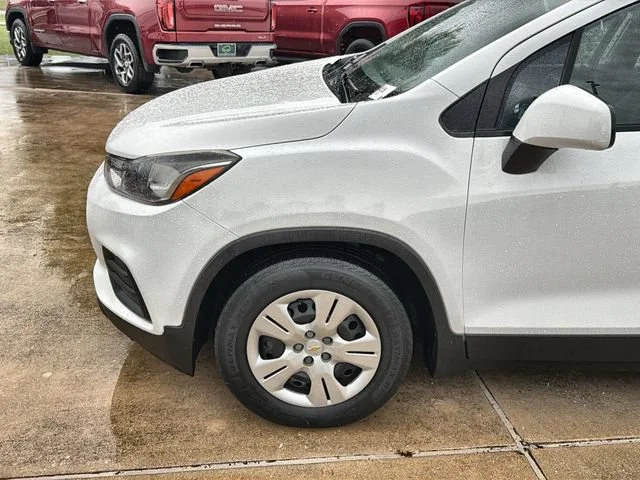 Used 2018 SUMMIT WHITE Chevrolet LS image 31