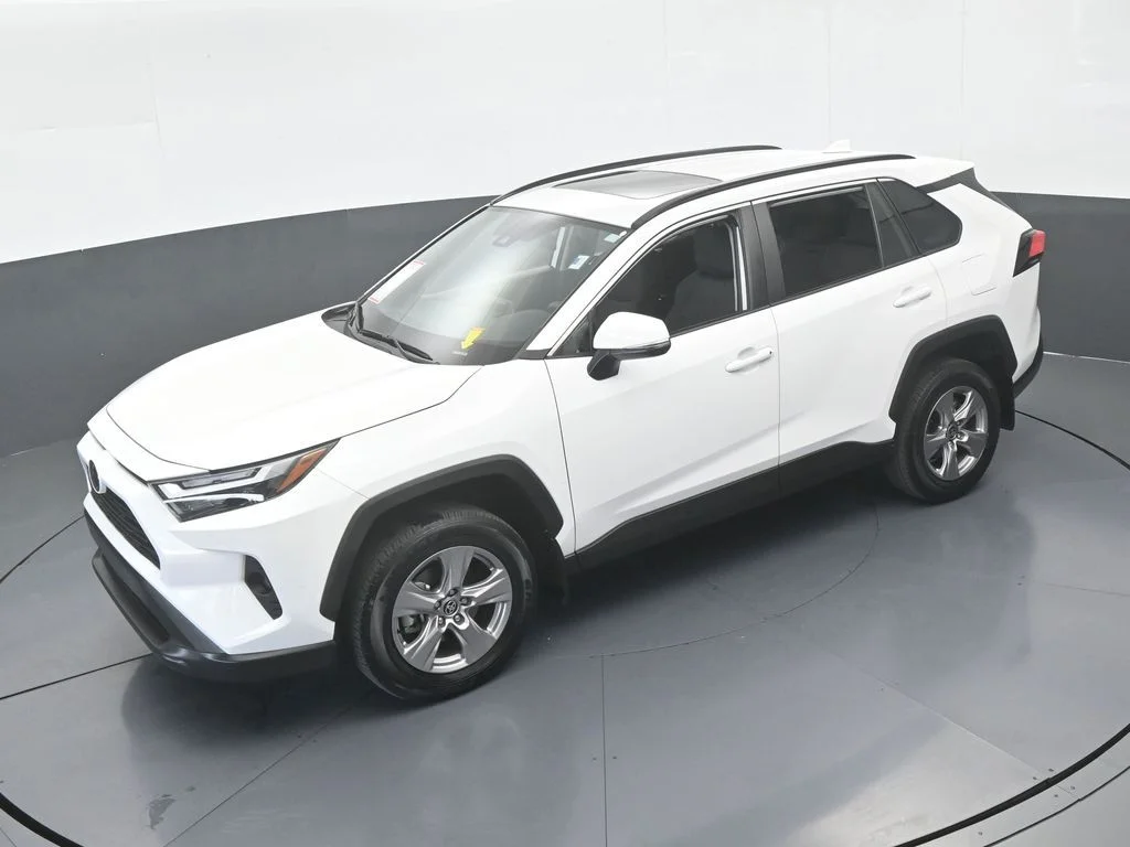 Used 2025 Ice Toyota XLE image 41