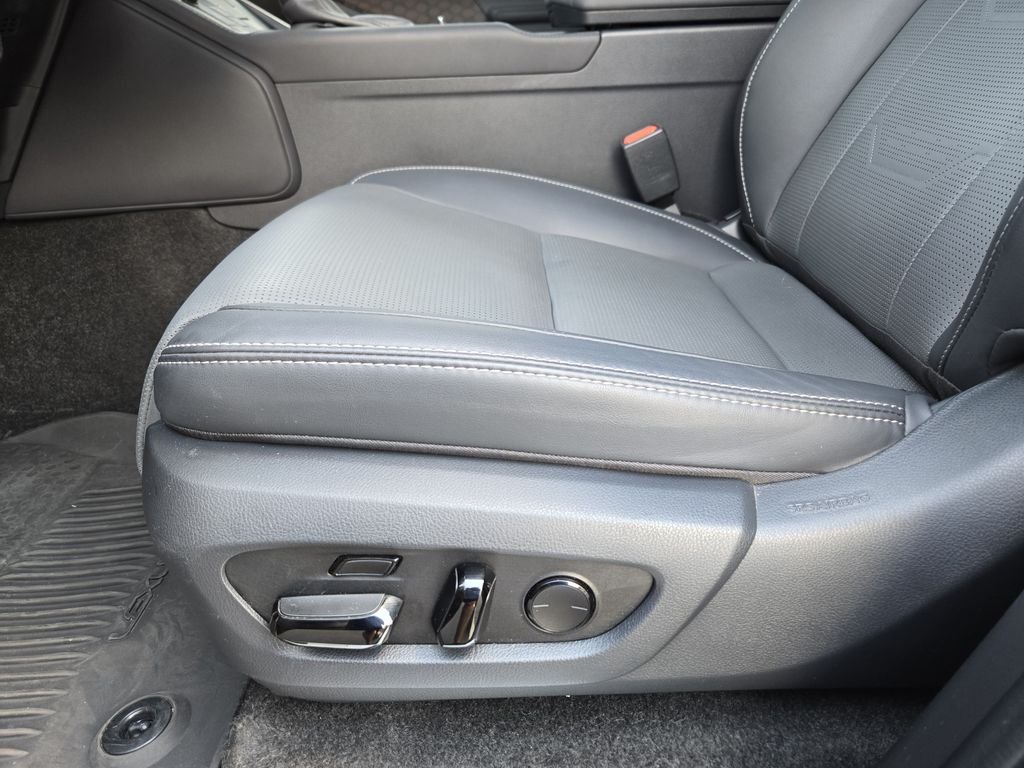 Used 2024  Lexus 550 Luxury+ image 24