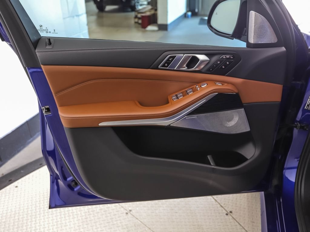 Used 2024 Blue Metallic BMW M60i image 9