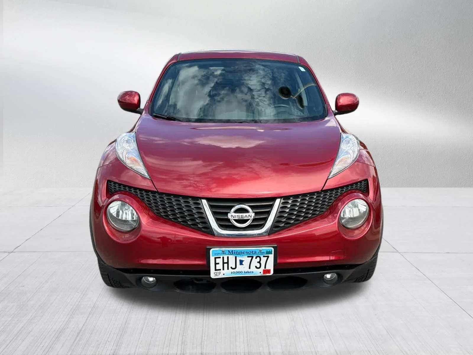 Used 2013 Cayenne Red Nissan SL image 2