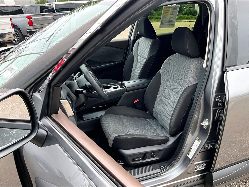 Used 2023 Gray Nissan SV image 10