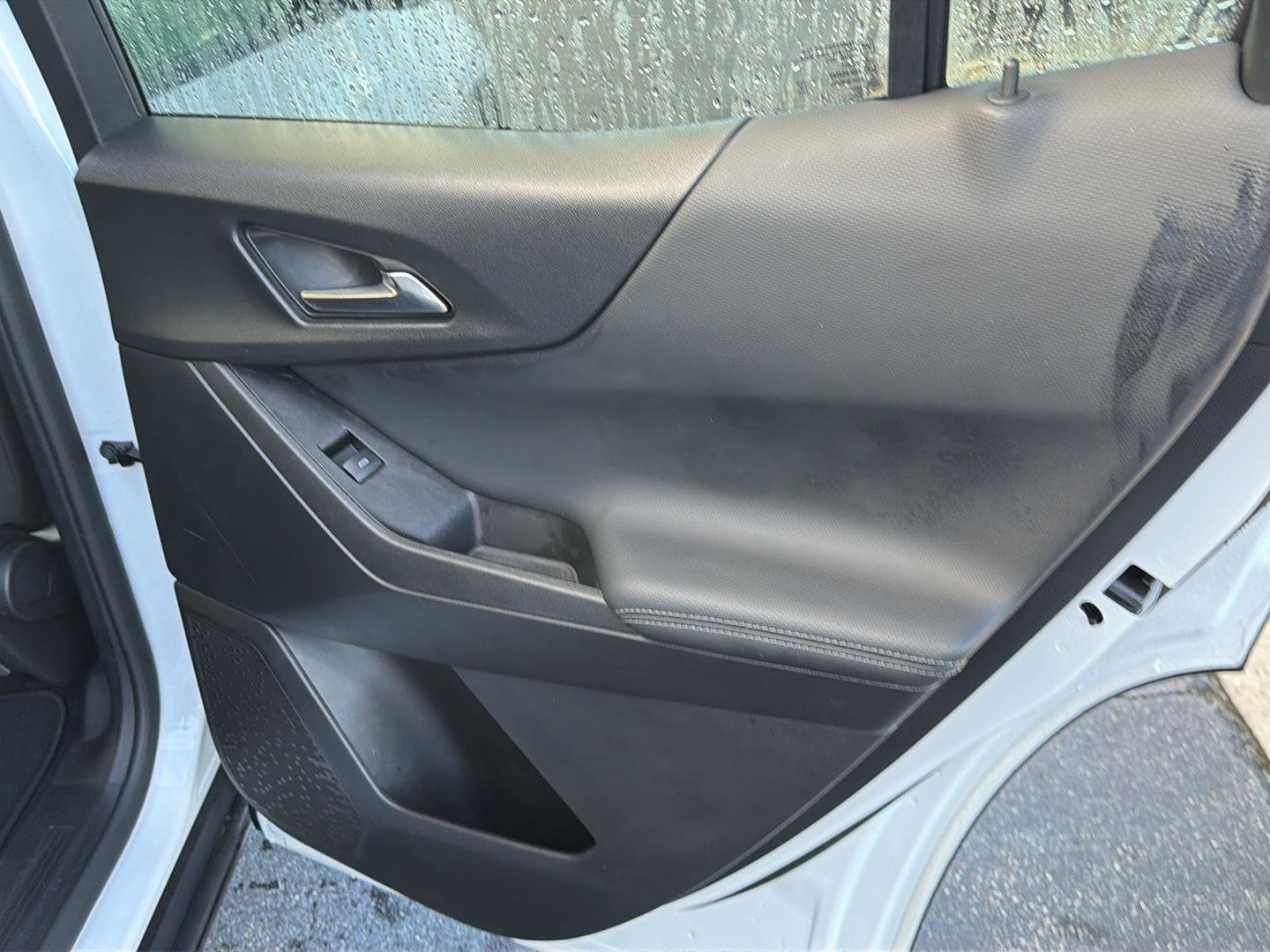 Used 2025 Summit White Chevrolet FWD LT image 15
