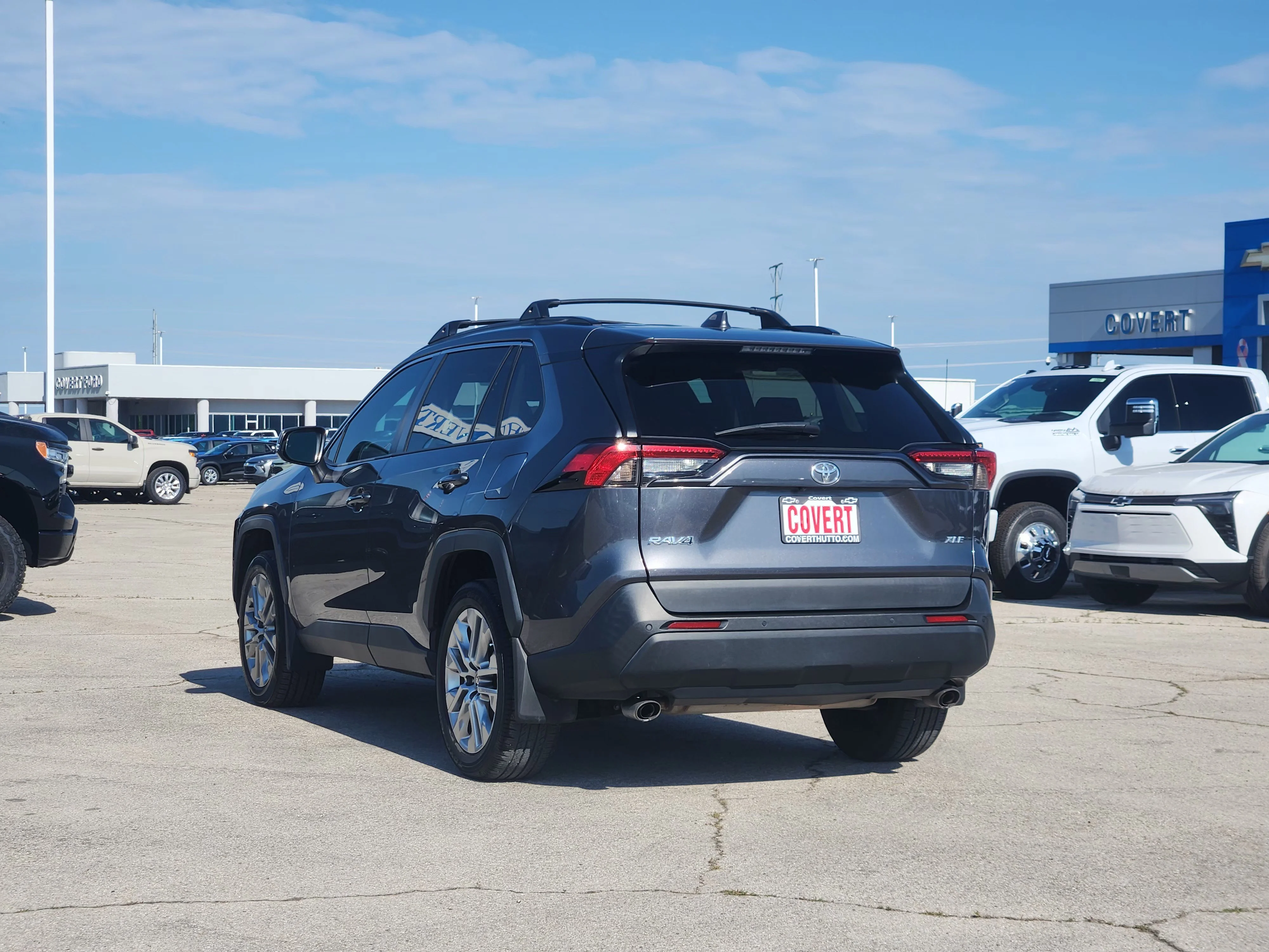 Used 2021 Gray Toyota XLE Premium image 5