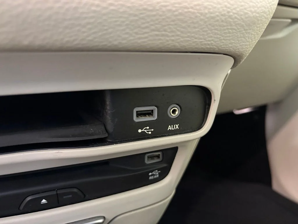 Used 2017 White Chrysler Limited image 29