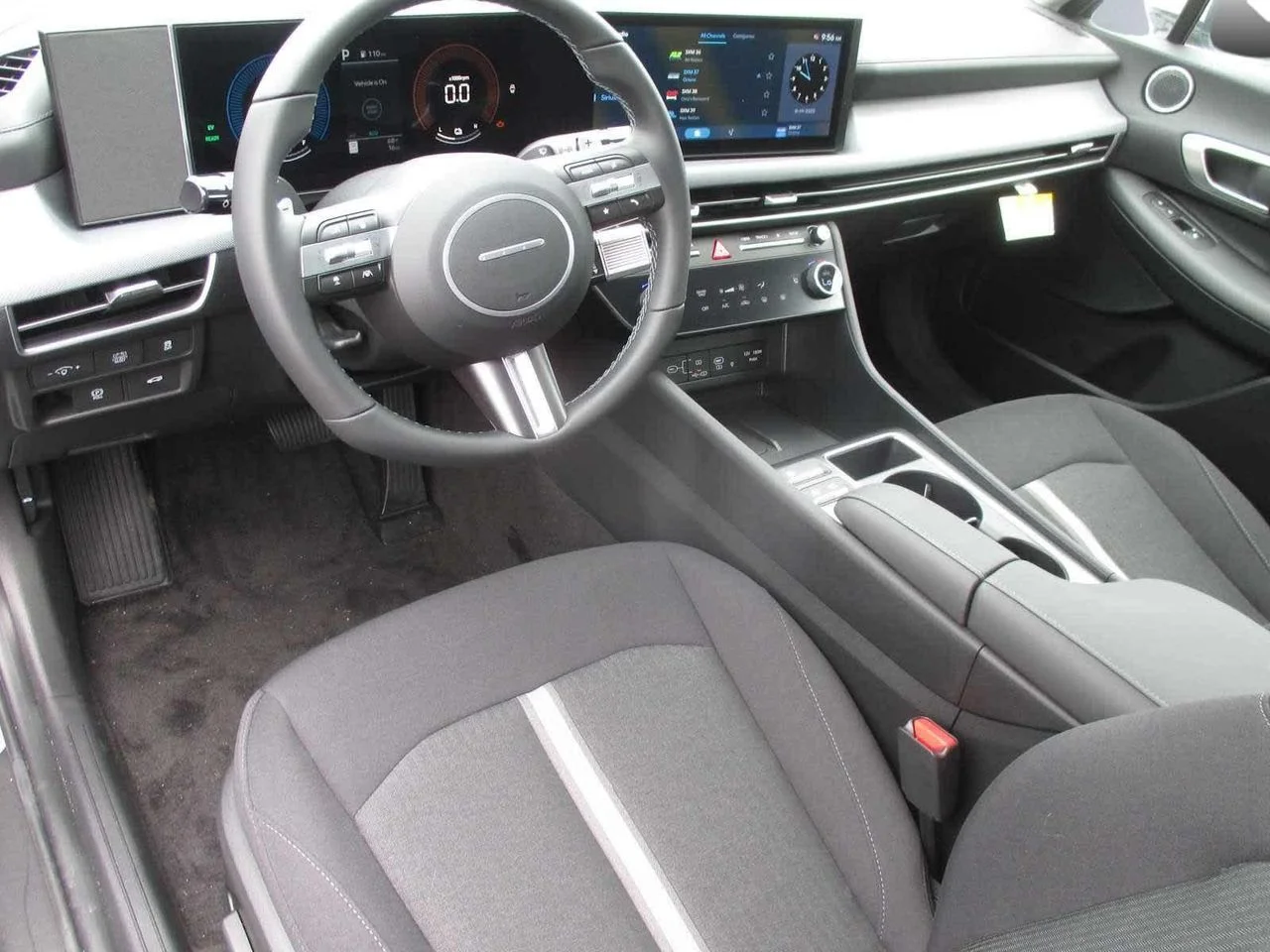New 2025 Silver Hyundai SEL image 9