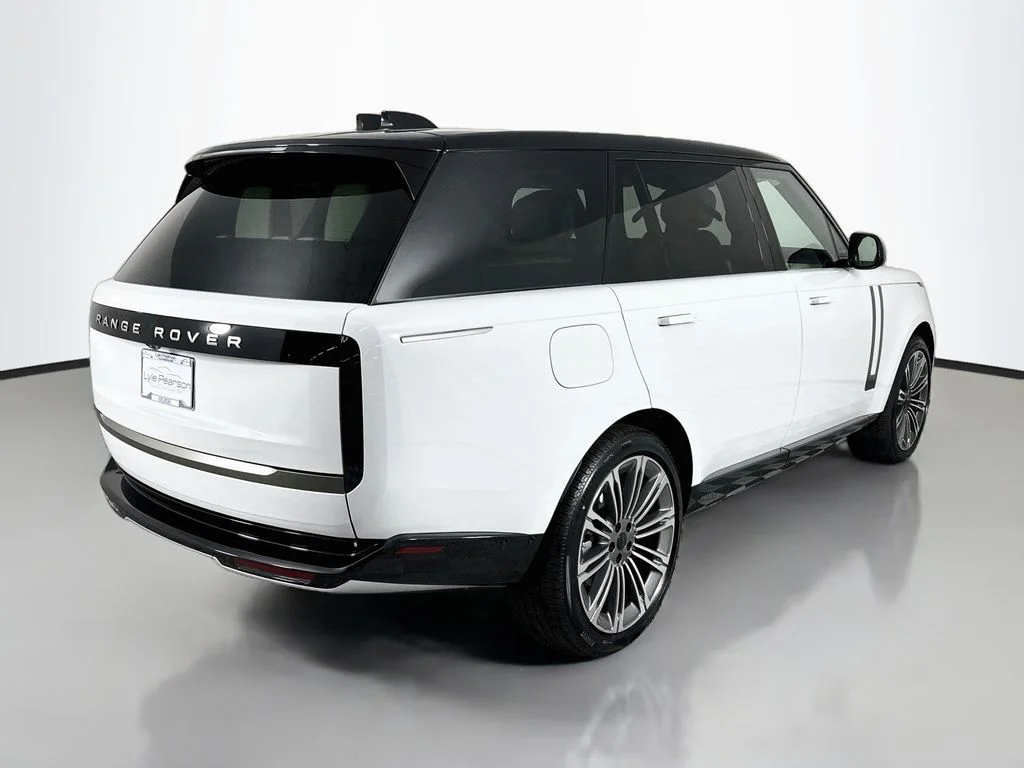 New 2026 Fuji White Land Rover SE image 9