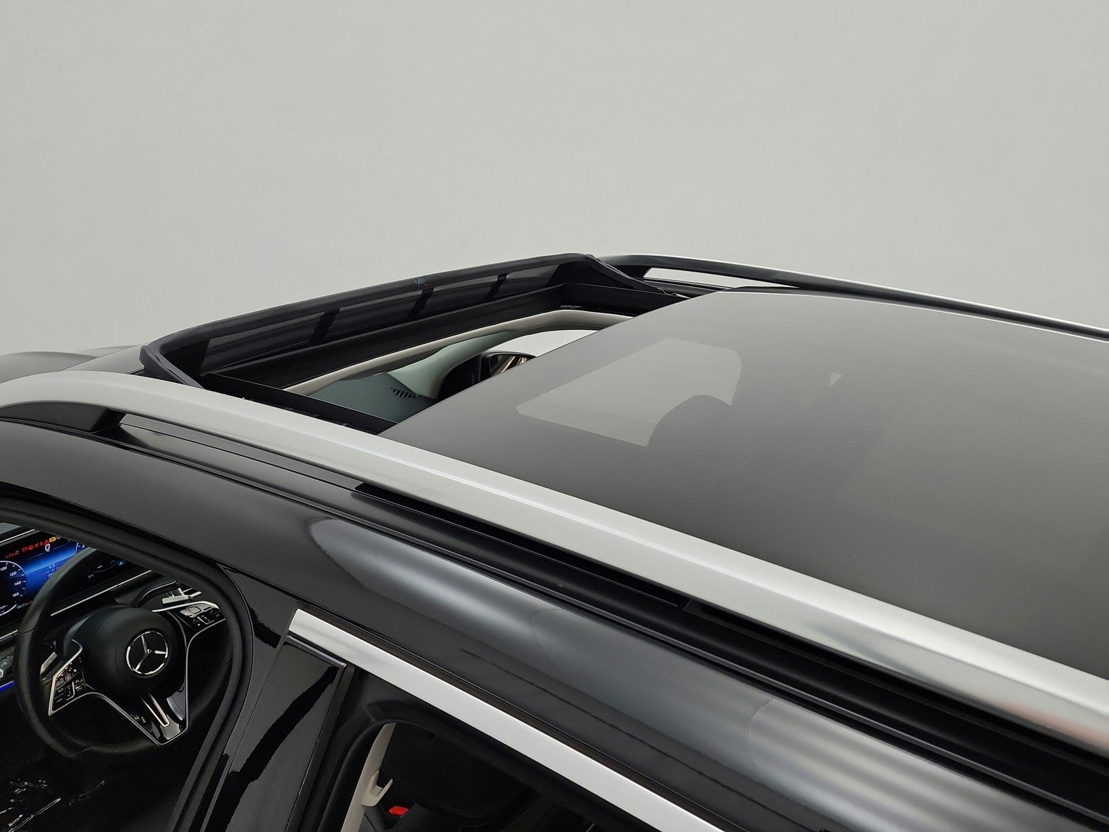 Used 2024 Black Mercedes-Benz GLE 350 4MATIC® SUV image 11