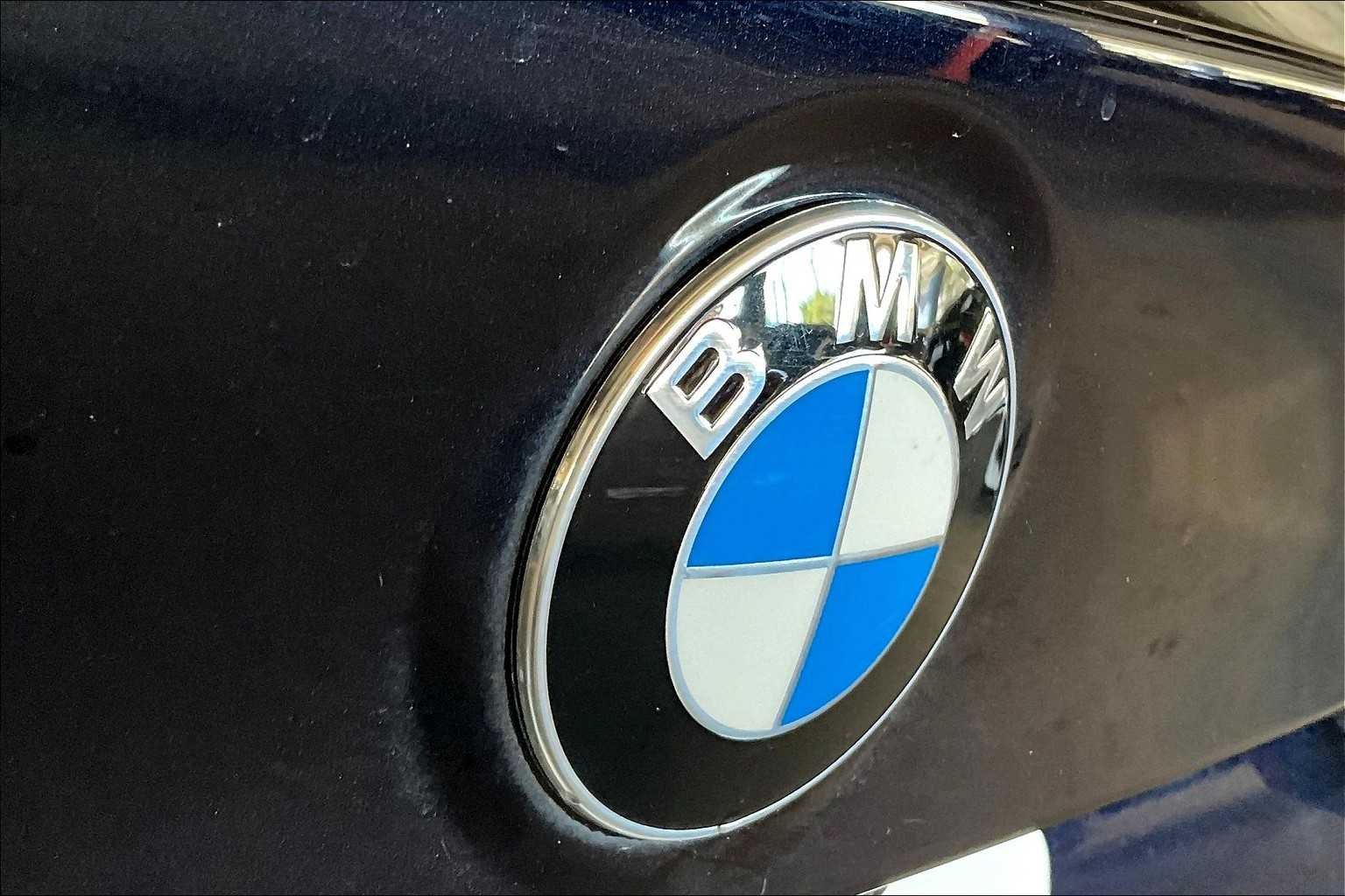 Used 2022 Carbon Black Metallic BMW sDrive30i image 30