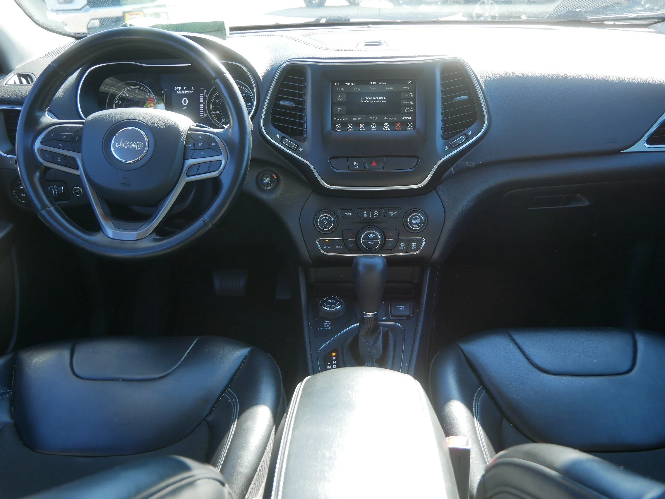 Used 2020 Velvet Red Pearlcoat Jeep Latitude Plus image 10