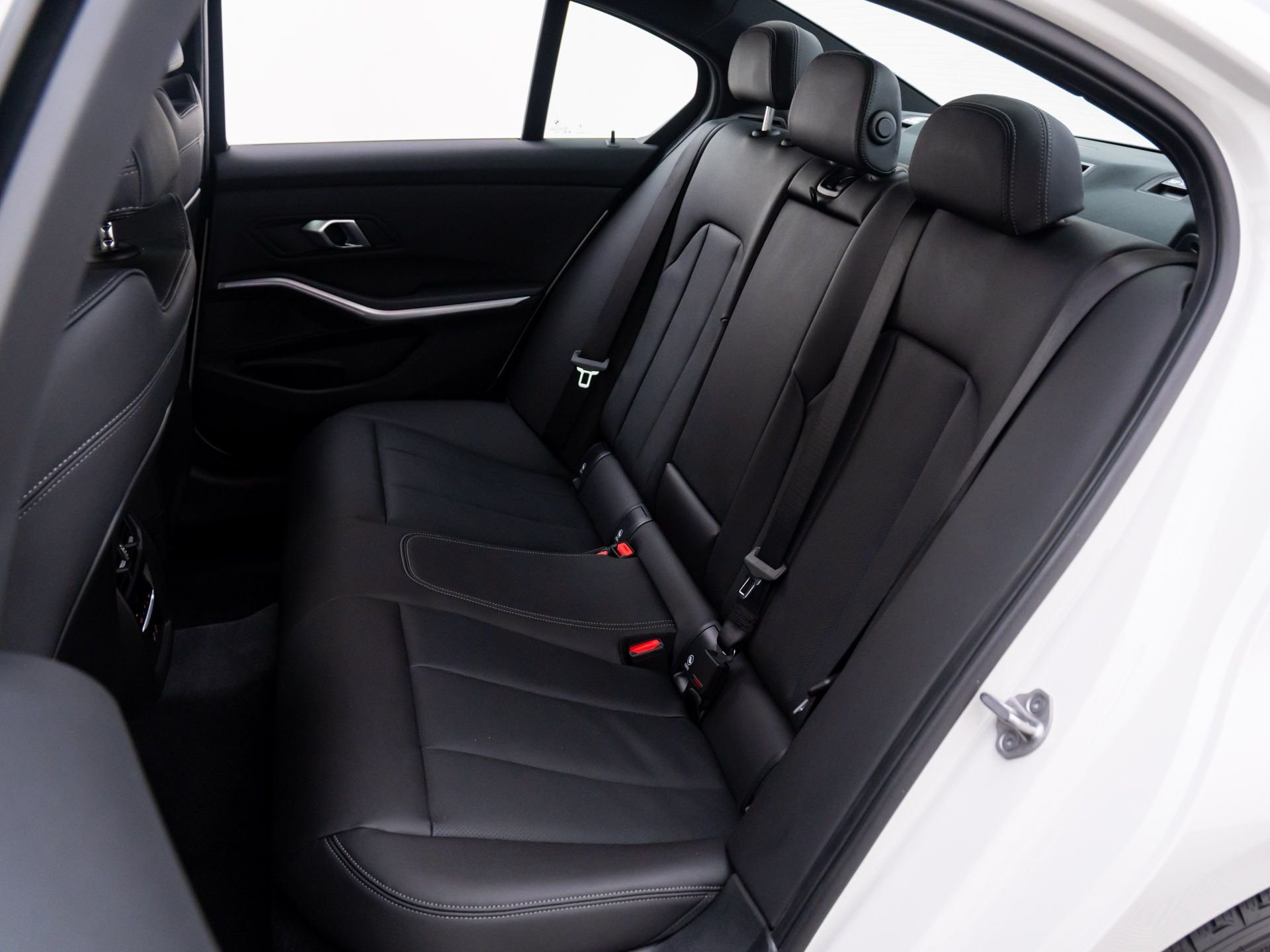 New 2026 Alpine White BMW 330i xDrive image 16