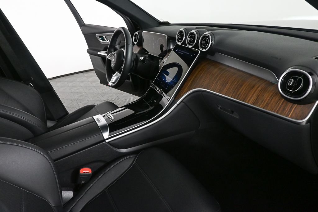 Certified Used 2026  Mercedes-Benz GLC 300 image 23