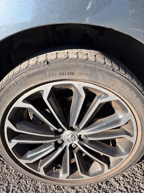 Used 2015  Toyota L image 3