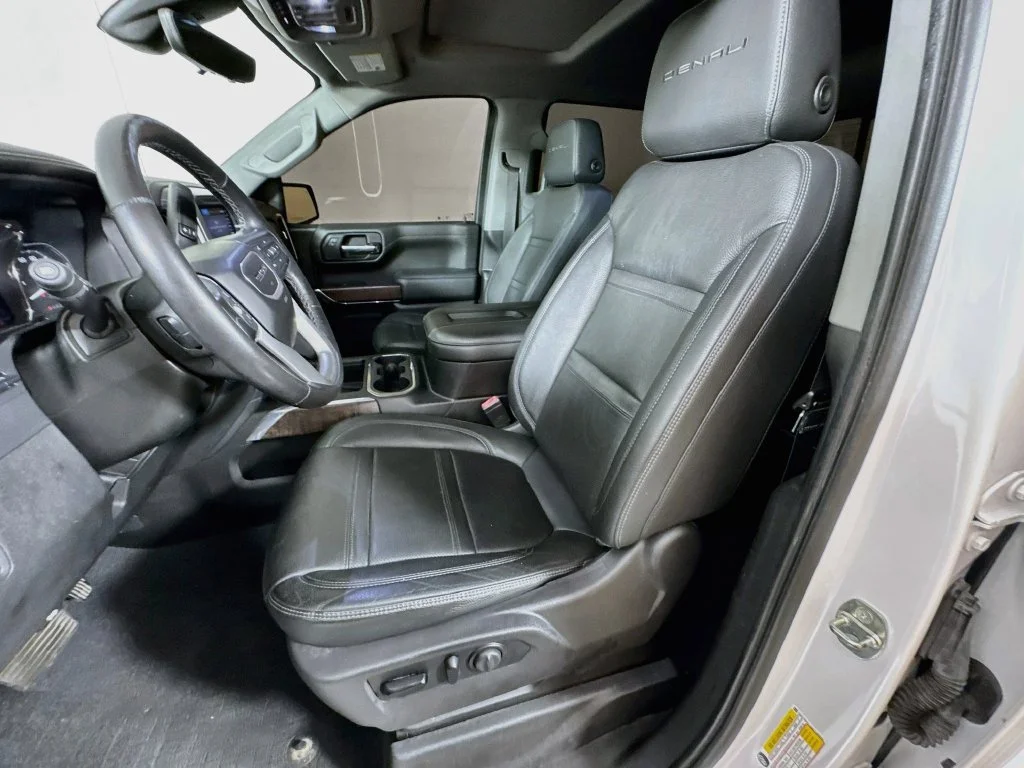 Used 2021 White GMC Denali image 26