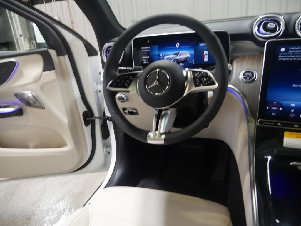New 2026 Polar White Mercedes-Benz GLC 300 image 33