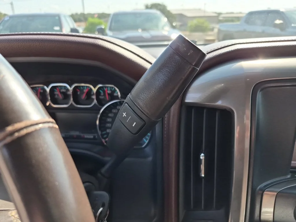 Used 2016 DEEP OCEAN BLUE METALLIC Chevrolet High Country image 26