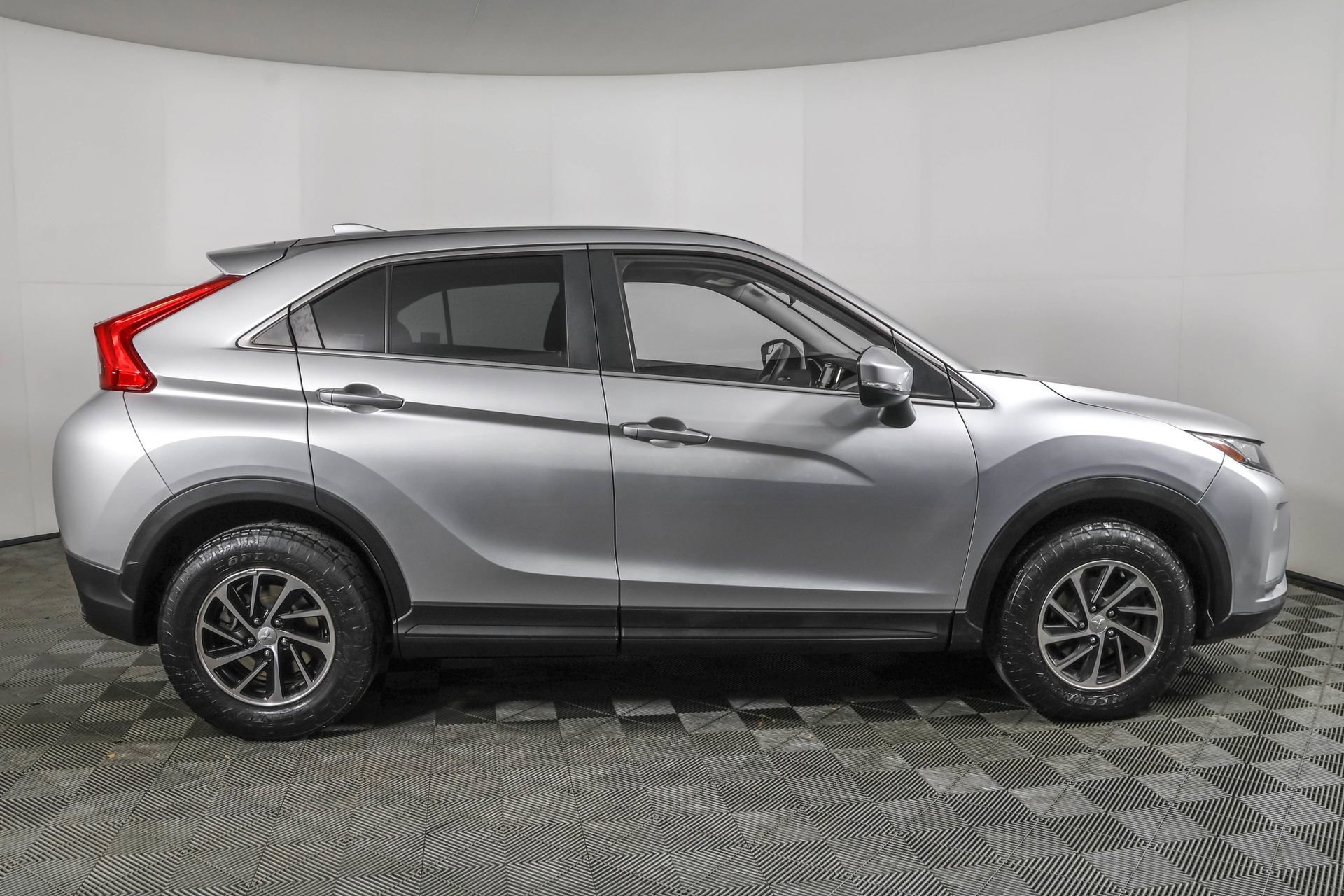 2020 Mitsubishi Eclipse Cross ES photo 2